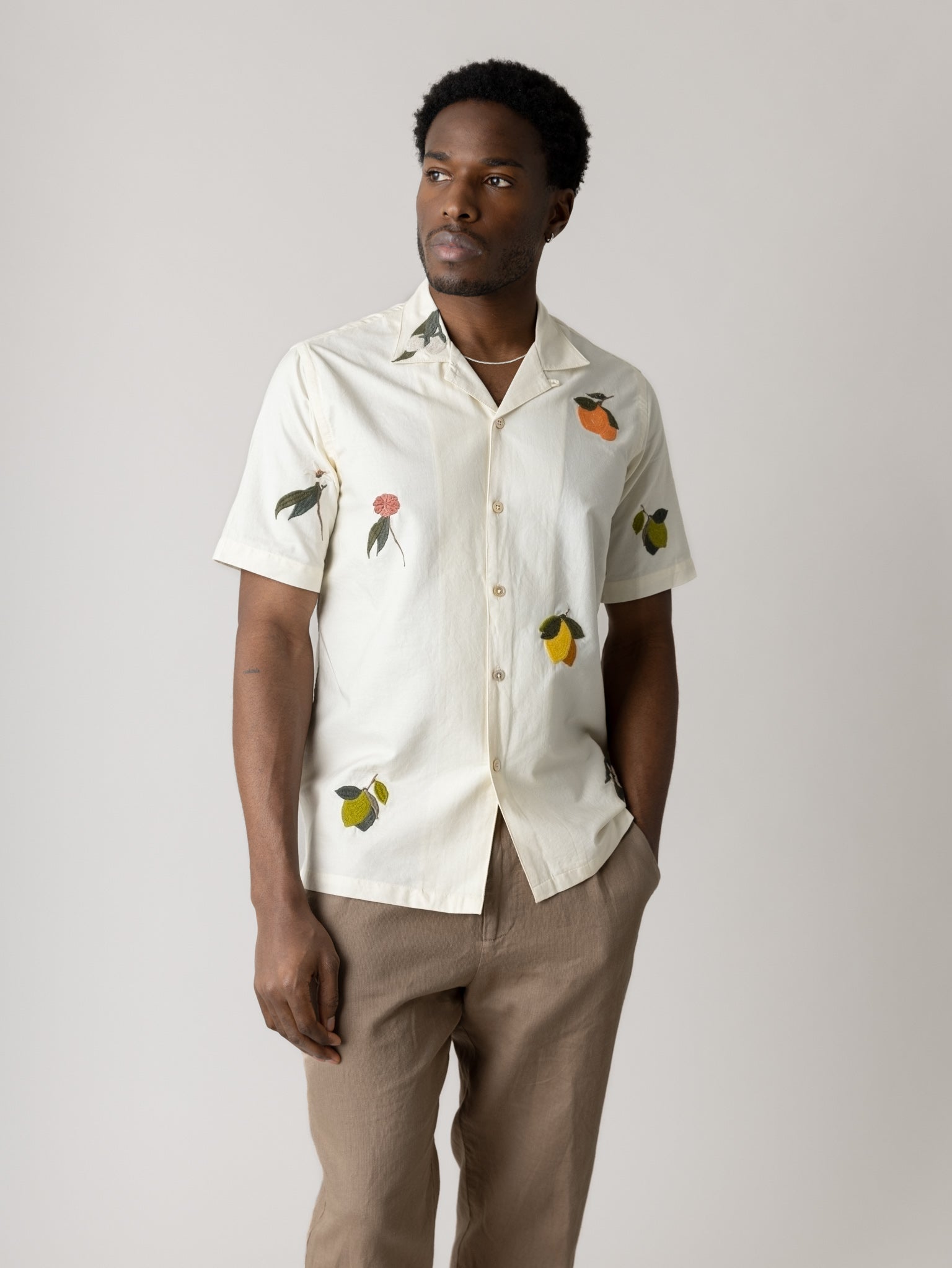 Modelshot / Ecru / Detail